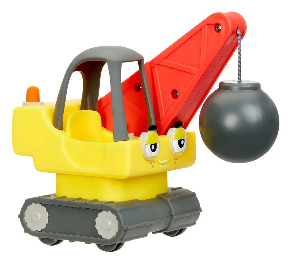 Grúa amarilla Cozy Coupe con bola de demolición vista de tres cuartos