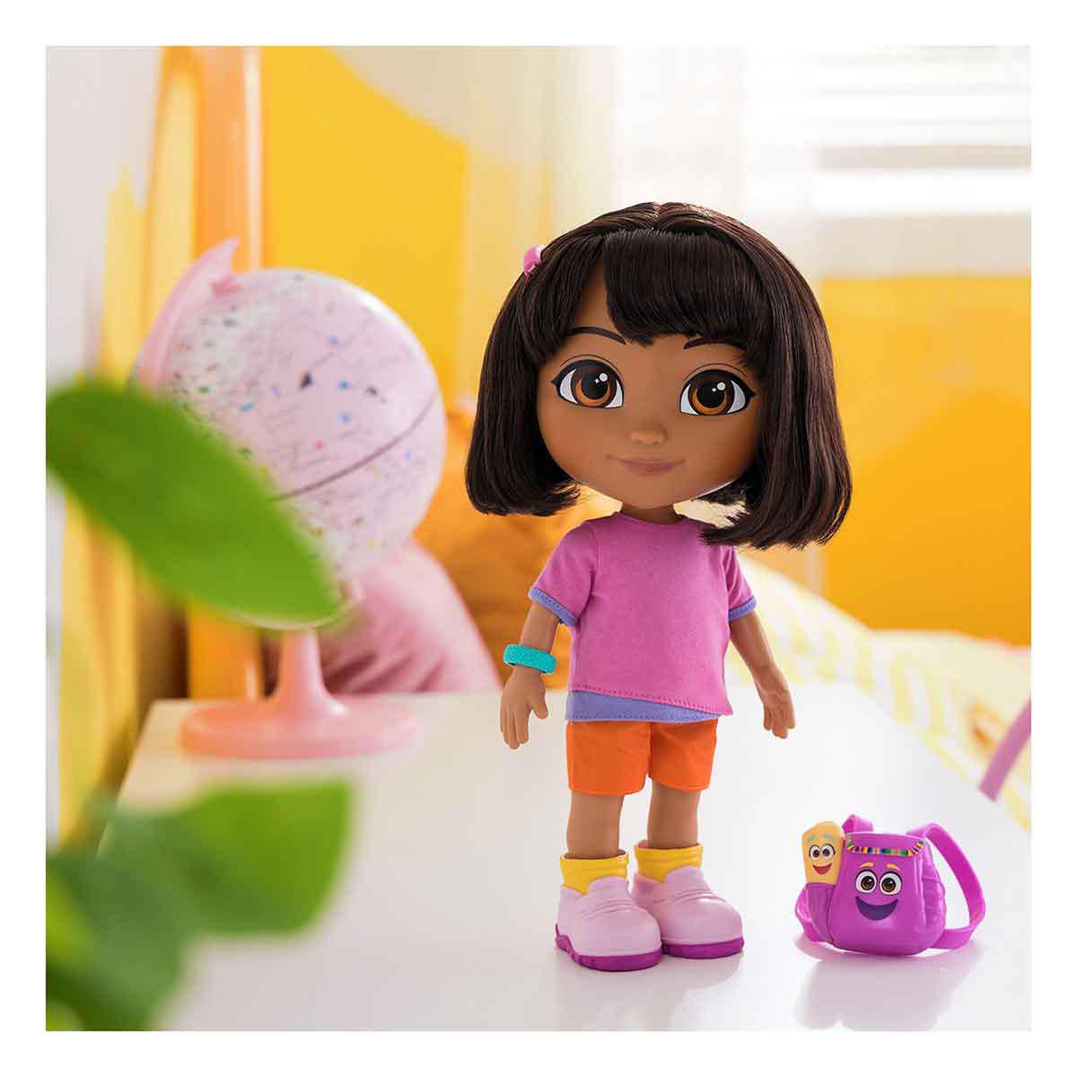 Dora la Exploradora - Muñeca Canta y Explora con Sonidos y Frases Bilingües 30 cm (Spin Master)