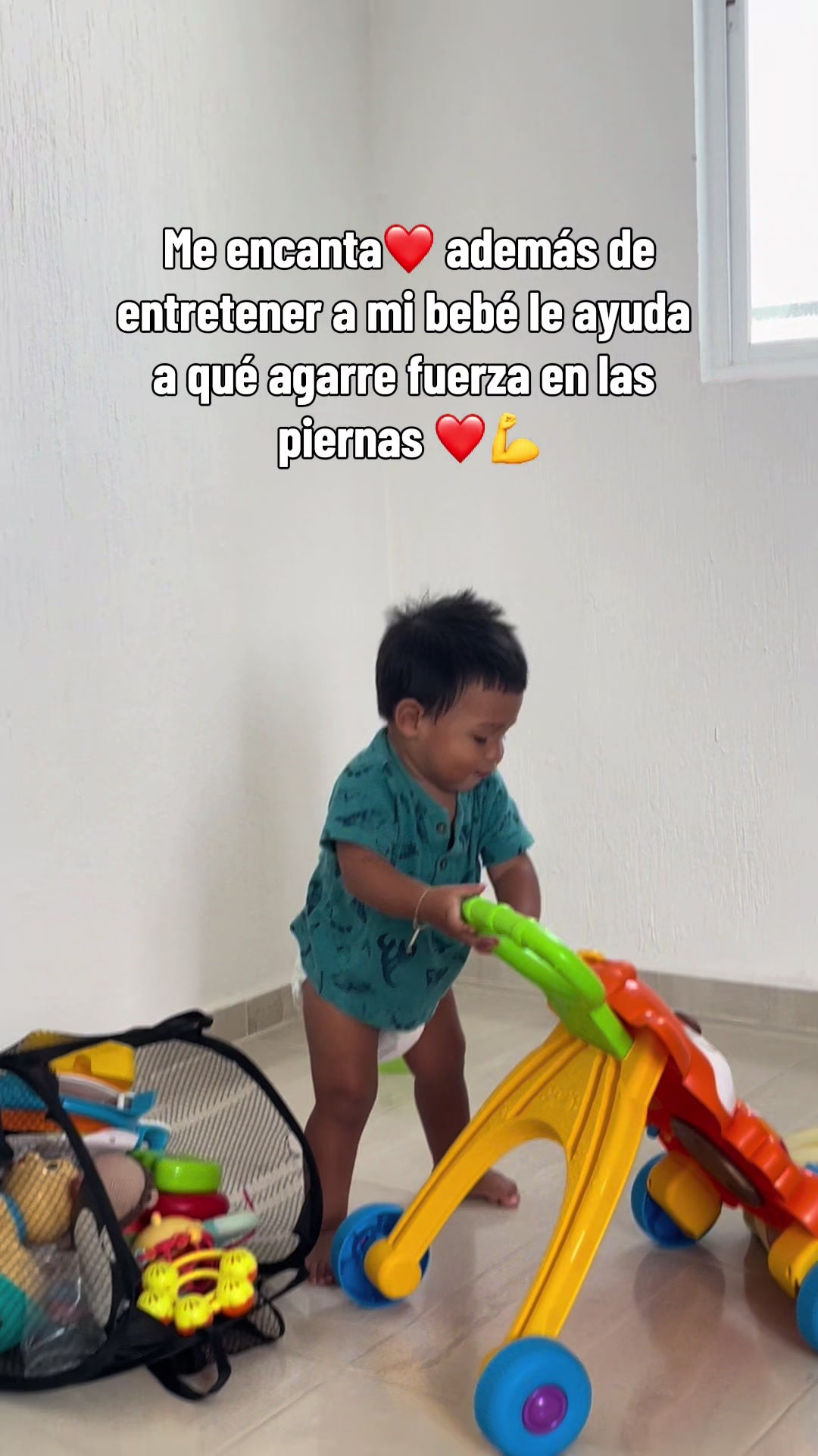 Video de Una mamá con su bebé mostrando un producto de ClubClap